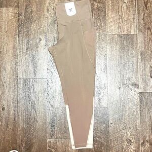 Xersion 7/8 ankle leggings -Large